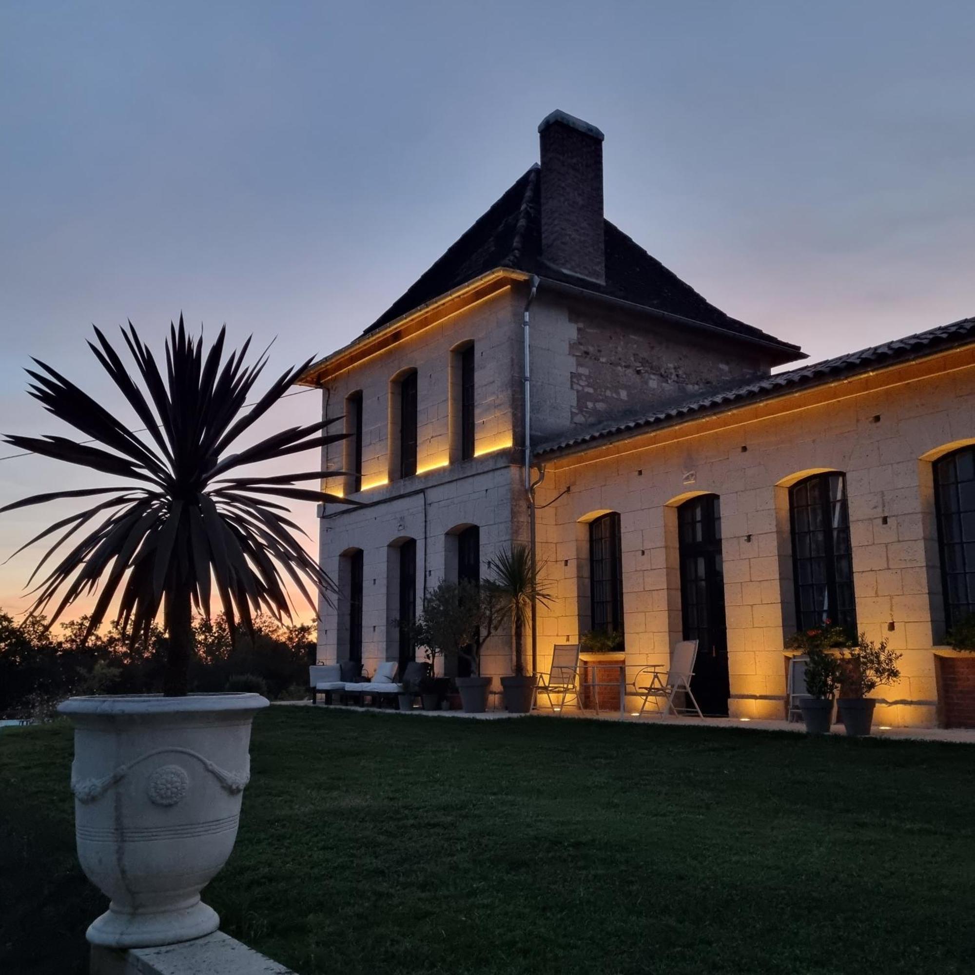 Chateau Neuf Le Desert Le Pizou Exterior photo