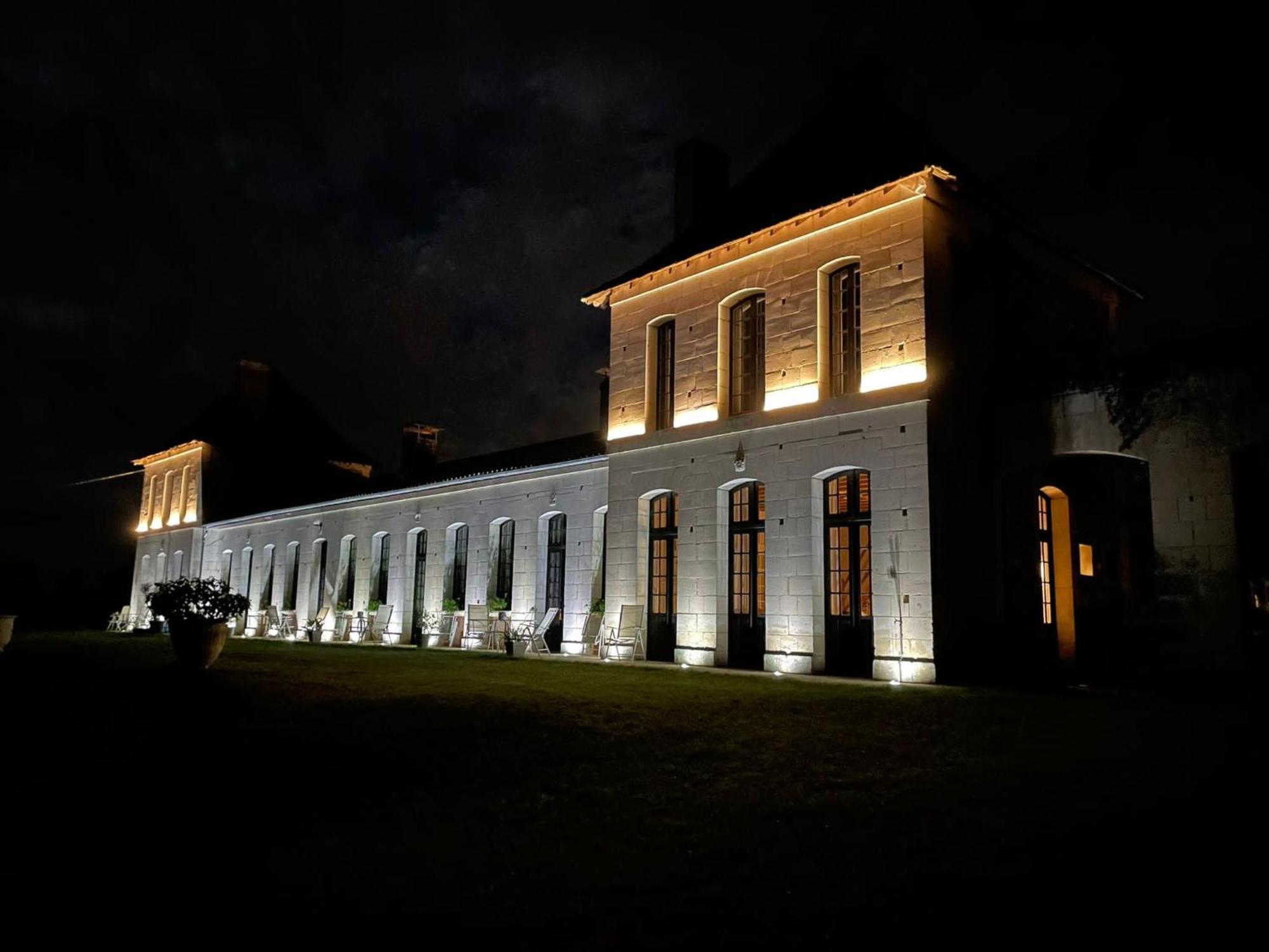 Chateau Neuf Le Desert Le Pizou Exterior photo
