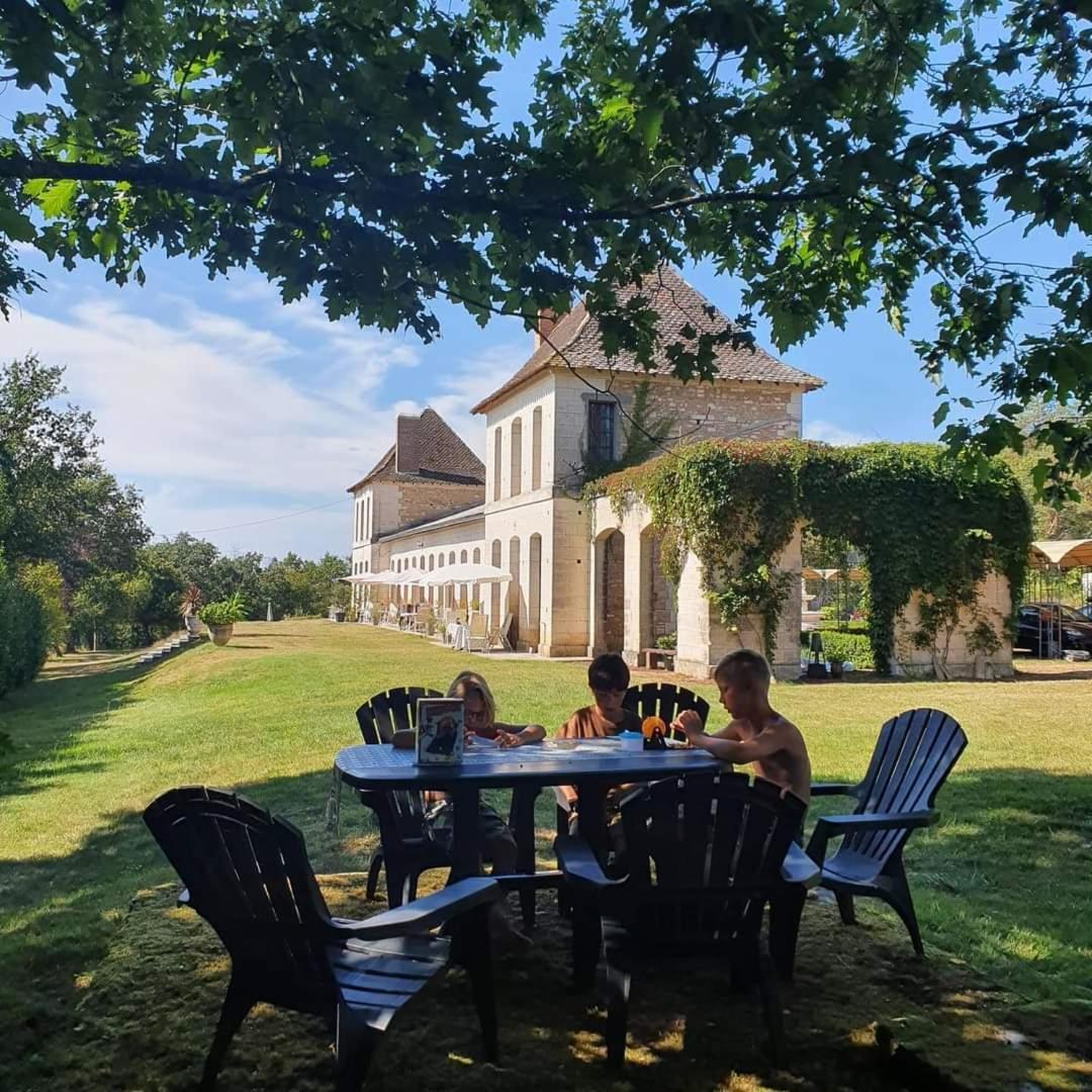 Chateau Neuf Le Desert Le Pizou Exterior photo